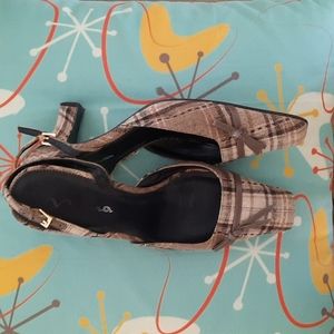 chic Slingback Pumps. NINA.  Size9